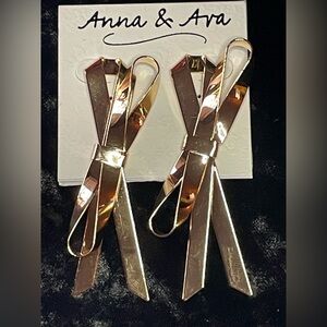 Anna & Ava Gold Bow Earrings